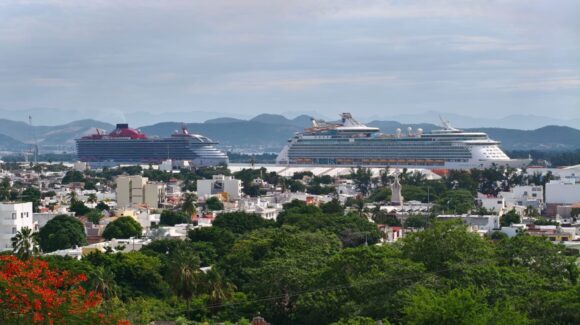 “Navigator Of The Seas” y “Brillant Lady”  atracan en Mazatlán, Sinaloa, con más de 5 mil 800 visitantes