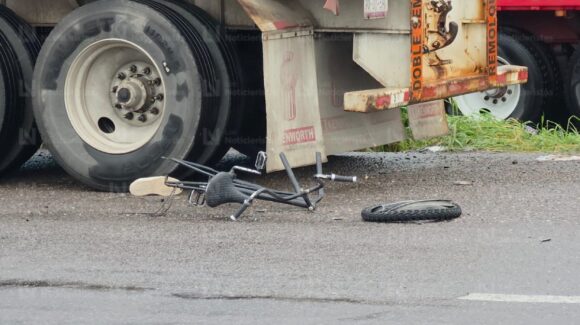 Muere ciclista atropellado sobre La Costerita de Culiacán, Sinaloa