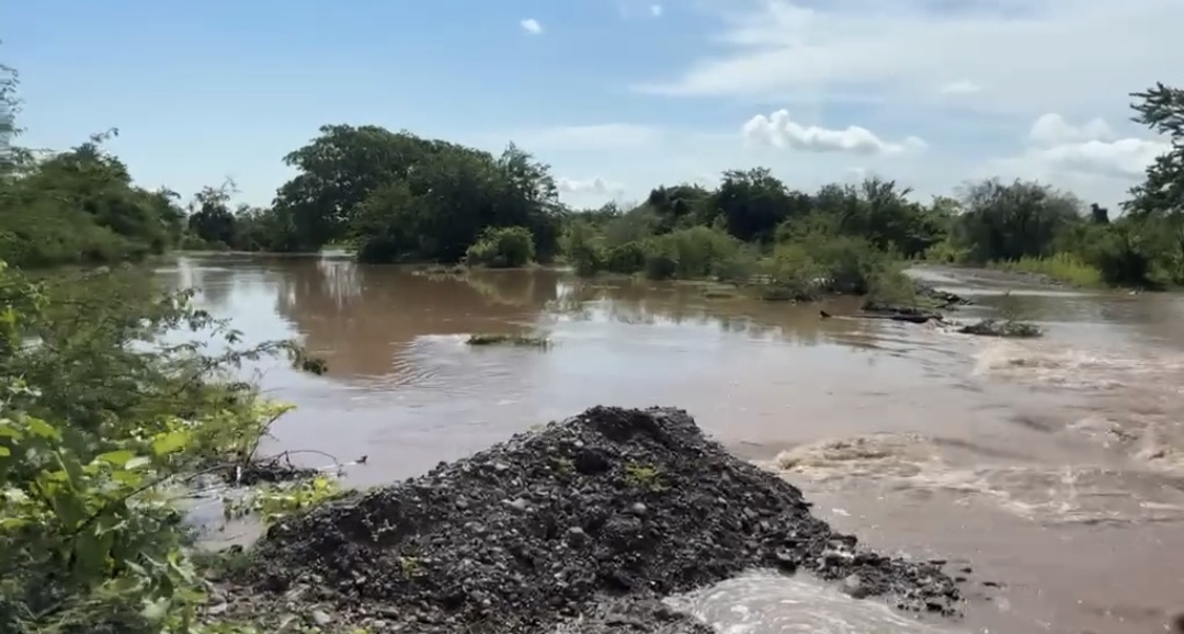 Aumento en el cauce del río Elota