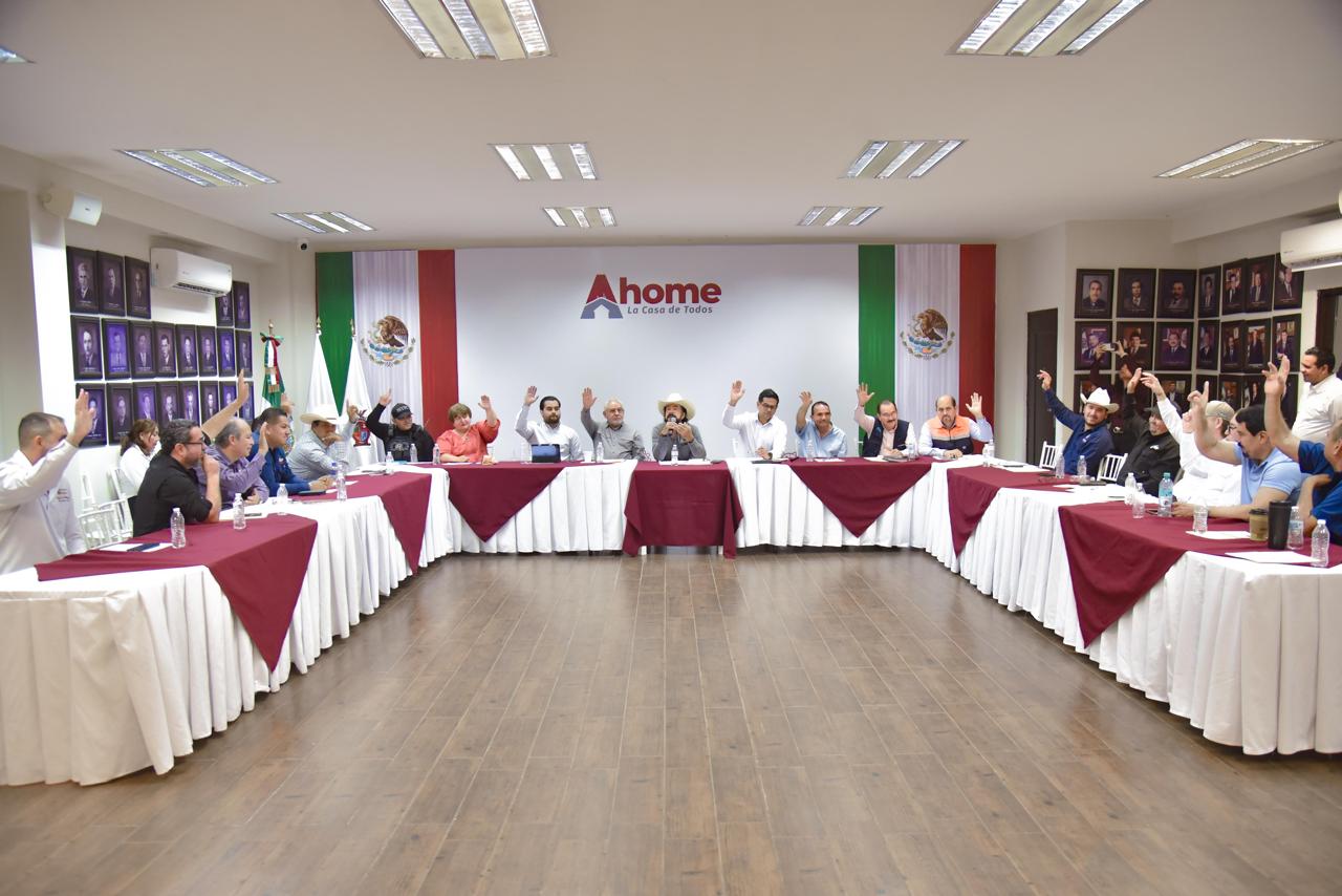 Autoridades se reúnen con productores ganaderos y avícolas
