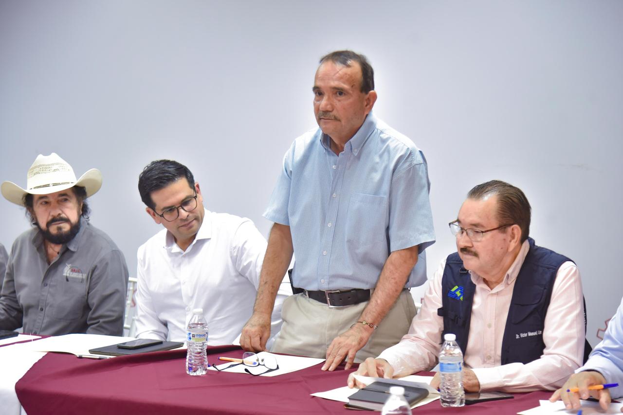 Autoridades se reúnen con productores ganaderos y avícolas