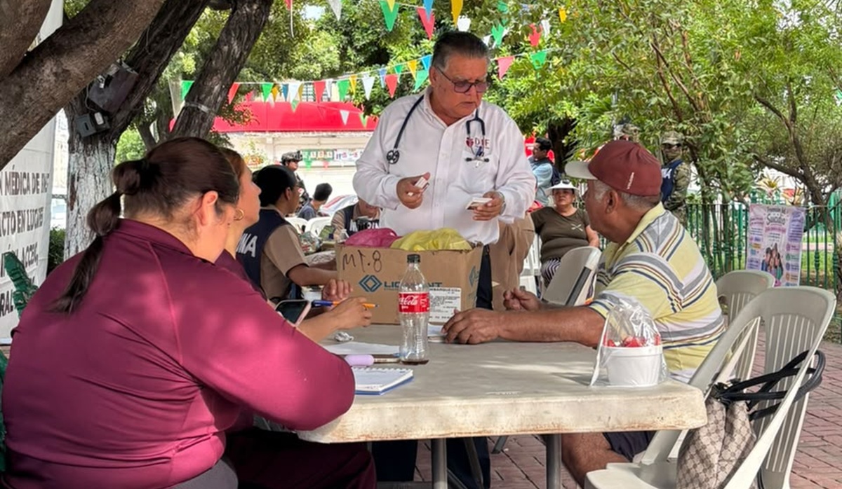 Llevan servicios médicos gratuitos a Villa Unión, en Mazatlán