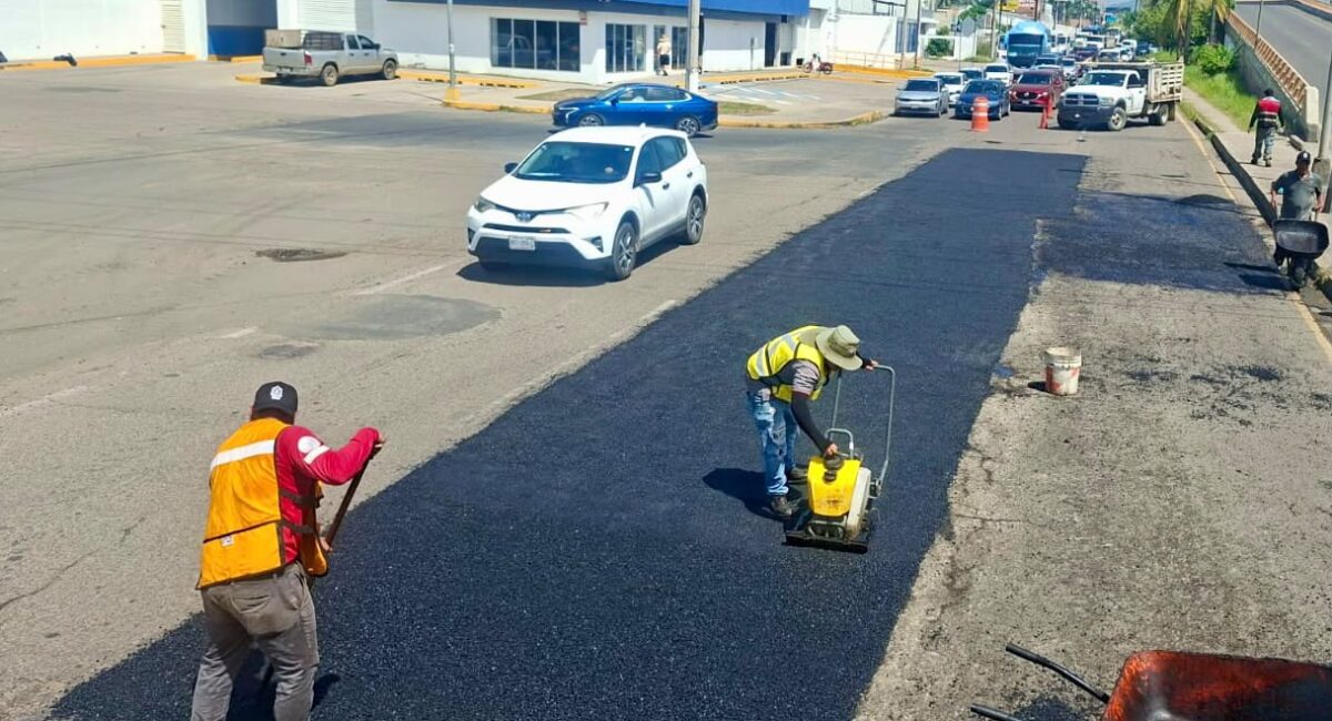 Continúa el bacheo en Mazatlán; atienden calles del centro y otros sectores de la ciudad 