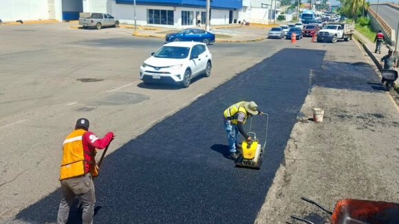 Continúa el bacheo en Mazatlán; atienden calles del centro y otros sectores de la ciudad 