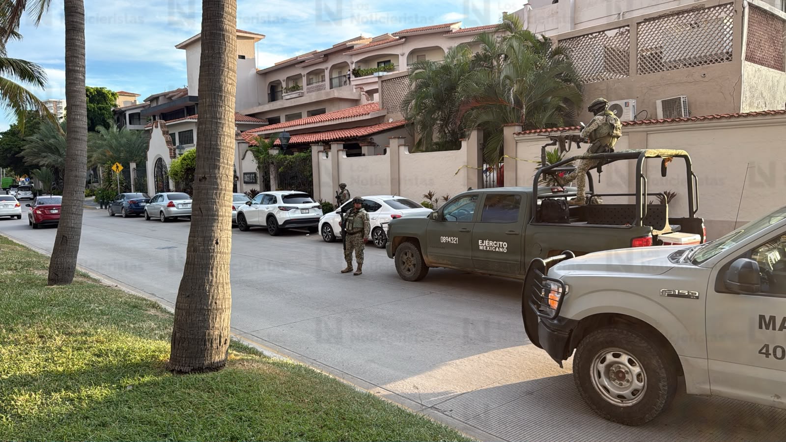 Balean a hombre en acceso a playa en Zona Dorada, de Mazatlán