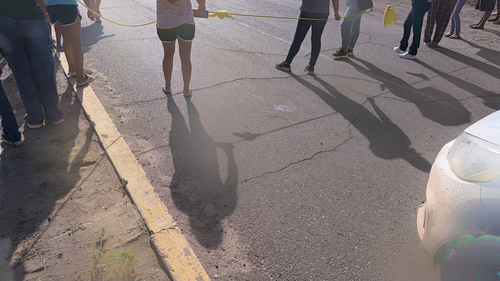 Bloquean la carretera Los Mochis-El Fuerte por falta de energía eléctrica