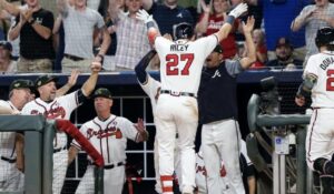 Bravos pegan primero ante Phillies con jonrón de tres carreras