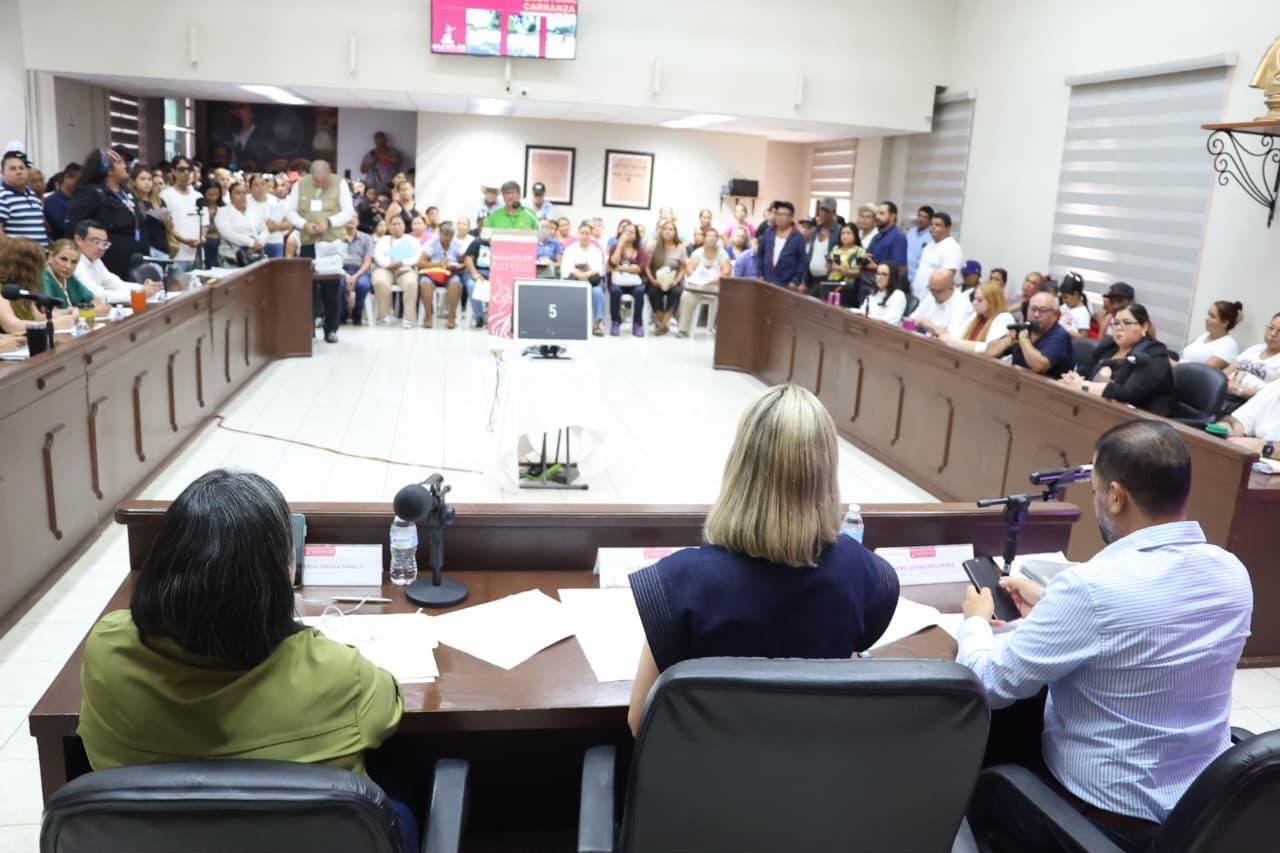 Sesión de Cabildo Abierto en el Ayuntamiento de Mazatlán