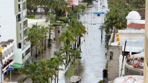 calles inundadas en mazatlan sinaloa por lluvias