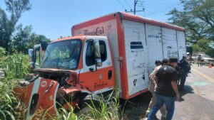 camioneta accidente cobra la vida de dos mujeres en carretera villa union walamo