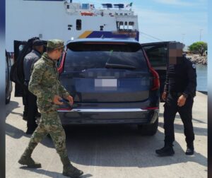 Detectan autos con números alterados en el desembarque de la Terminal de Transbordadores en Mazatlán