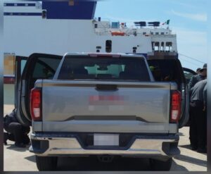 Detectan autos con números alterados en el desembarque de la Terminal de Transbordadores en Mazatlán