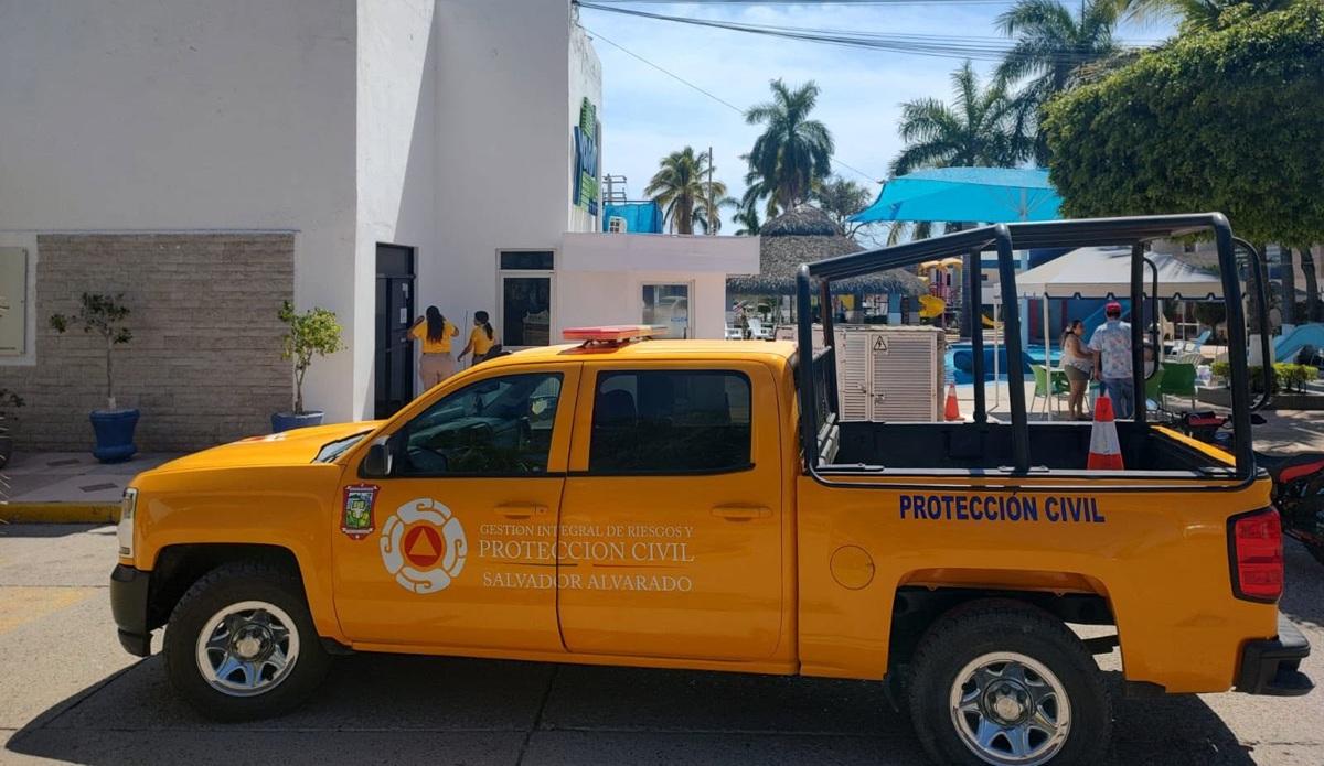 Camioneta de Protección Civil de Salvador Alvarado