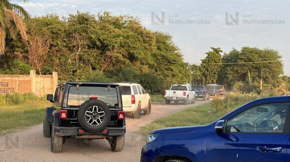 ¡Puras del año! Catean y trasladan los camionetas decomisadas en vivienda de la colonia Las Golondrinas de Guasave, Sinaloa