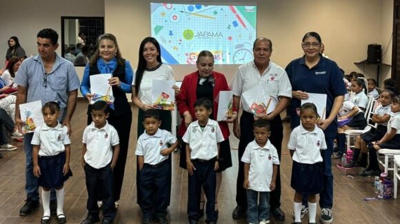 Ayudan a mil estudiantes en Ahome con la campaña “Llenemos mochilas de sueños”; entregan útiles escolares