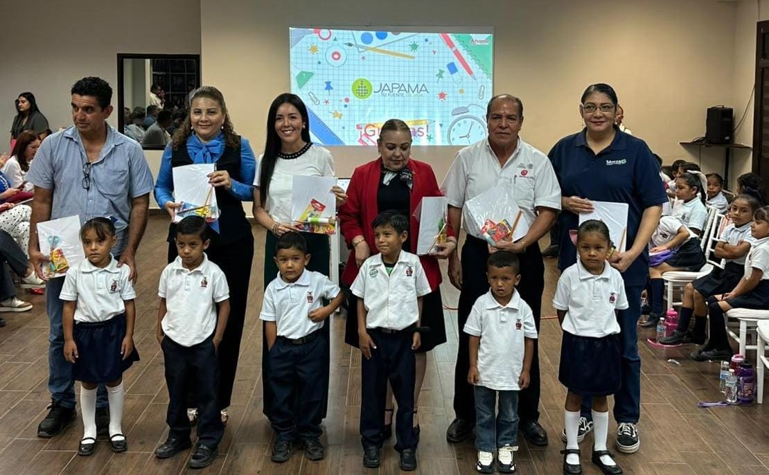 Campaña "Llenemos las mochilas de sueños" en Ahome