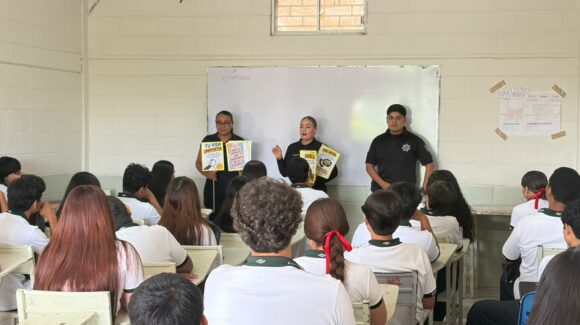 Se ponen el moño amarillo en Mazatlán, Sinaloa: SSPM lleva prevención a jóvenes y personal ante situaciones de riesgo