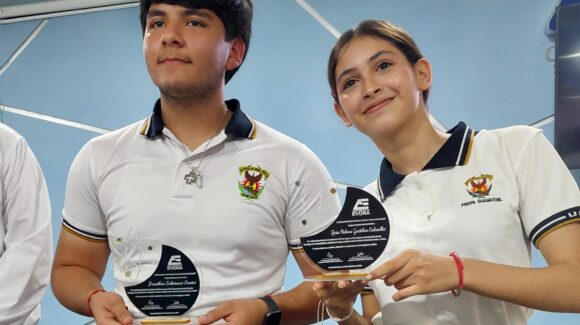 Reconoce Canaco a estudiantes de Guamúchil por conquistar primer lugar internacional en Ecuador