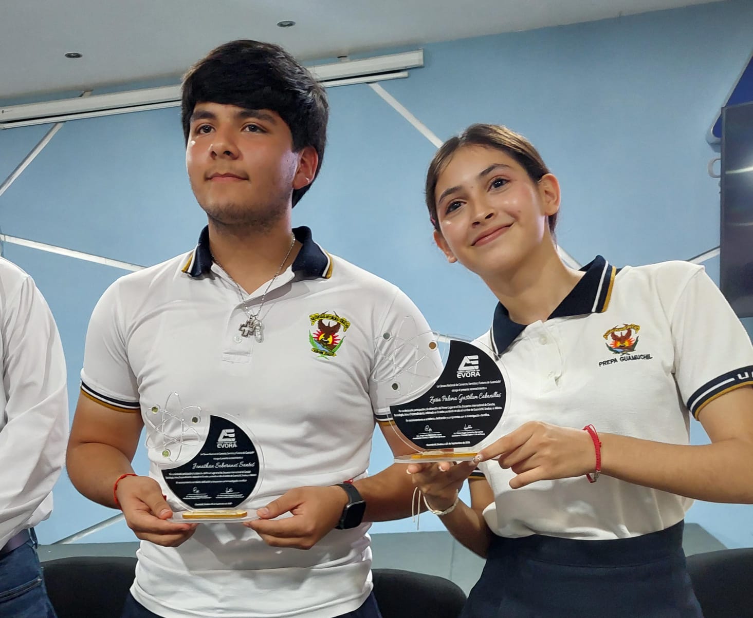 Canaco reconoce a estudiantes de Guamúchil por su primer lugar en competencia en Ecuador
