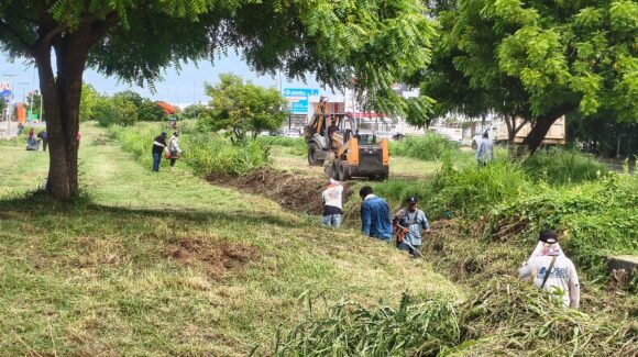 Desazolvan 53 de los 57 kilómetros de canales pluviales de Mazatlán; continuarán trabajos por las lluvias