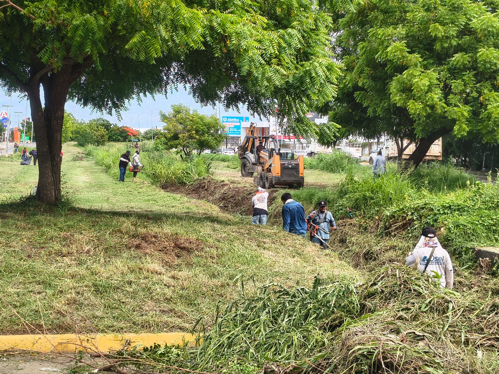Desazolvan 53 de los 57 kilómetros de canales pluviales de Mazatlán