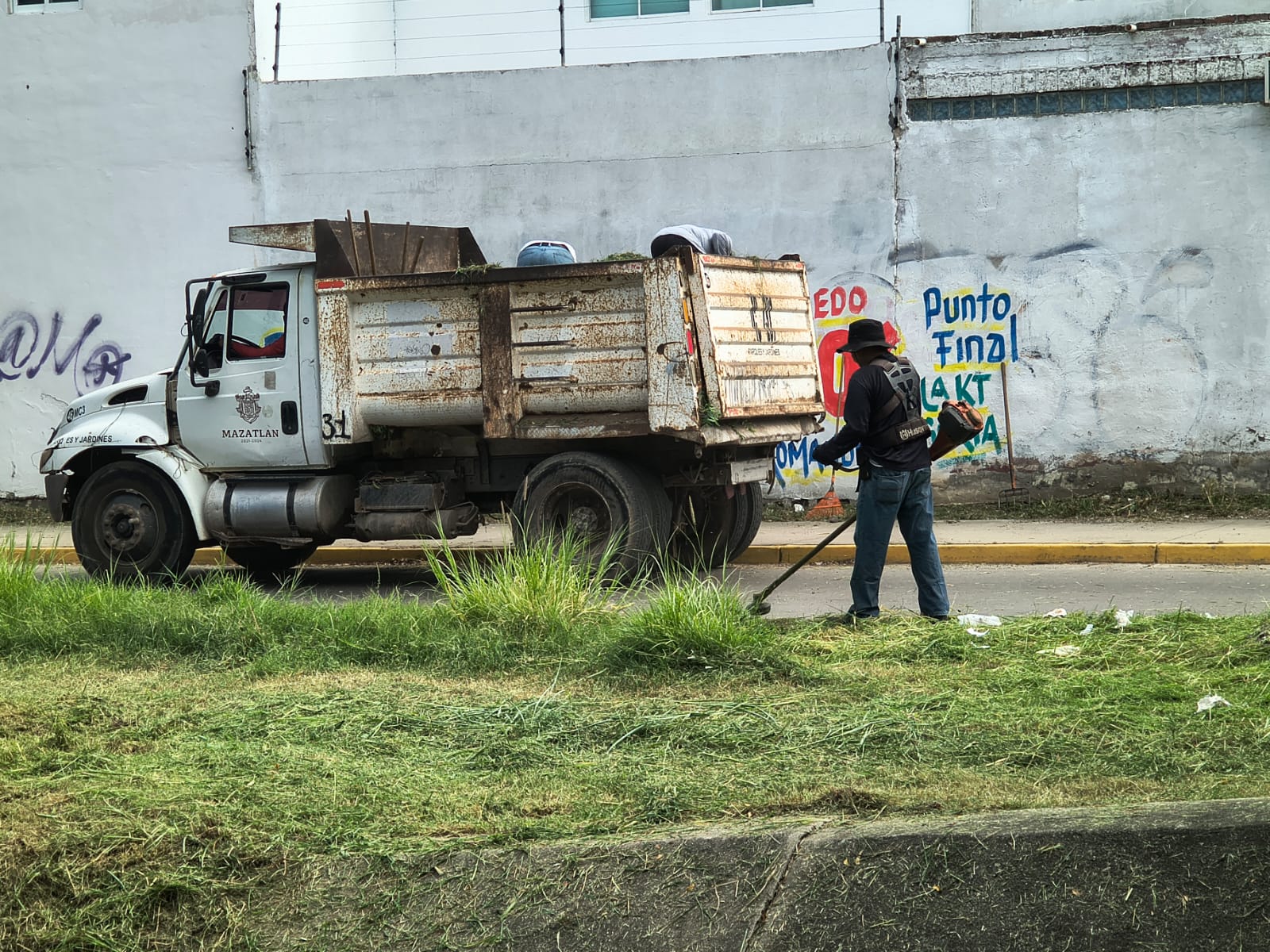 Desazolvan 53 de los 57 kilómetros de canales pluviales de Mazatlán