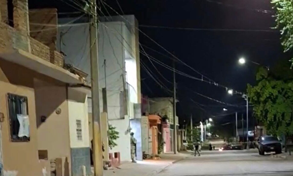 Casa afectada por detonaciones en Mazatlán