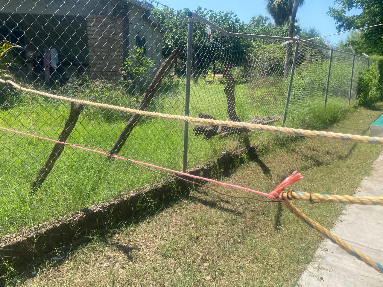 Madres de primaria de San Antonio, Guasave, acuden al Ayuntamiento piden baños nuevos