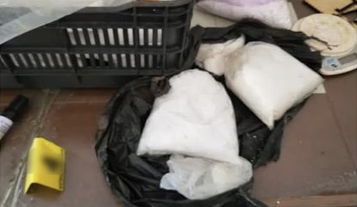 Aseguran drogas, chalecos y sustancias en cateo a inmueble en Culiacán
