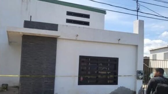 Catean casa en Culiacán, Sinaloa; aseguran metanfetamina, litros de sustancias y cartuchos