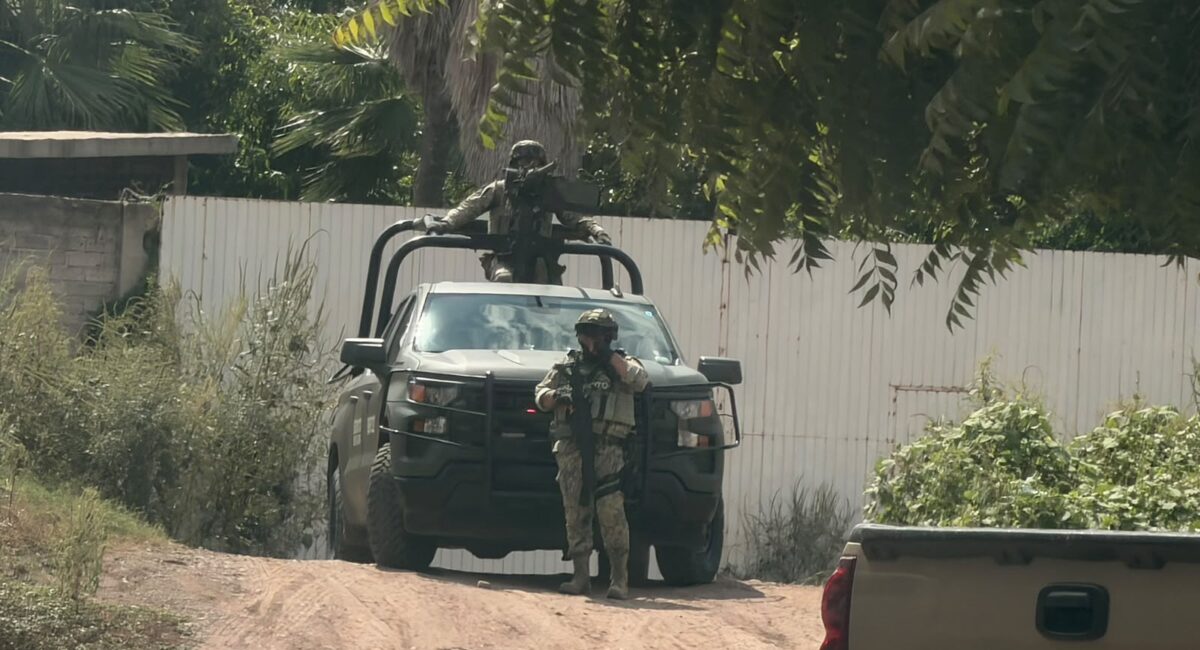 ¡Ya son dos! Catean vivienda en la colonia San Fernando de Guasave, Sinaloa; militares mantienen resguardo