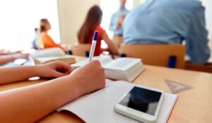 ¿Restricción total a los celulares en las escuelas? Conaedu llega a un acuerdo unánime, informa la SEP