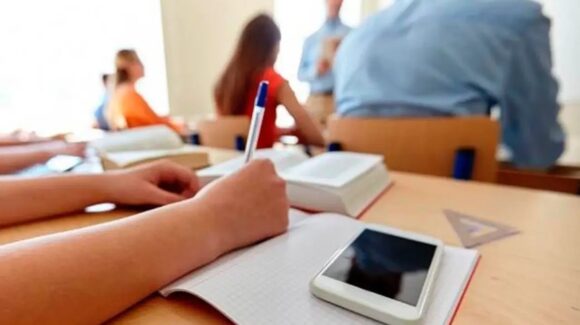 ¿Restricción total a los celulares en las escuelas? Conaedu llega a un acuerdo unánime, informa la SEP