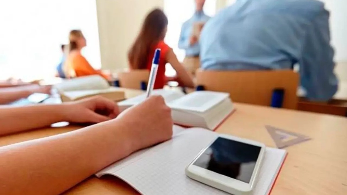Celular en el salón de clases