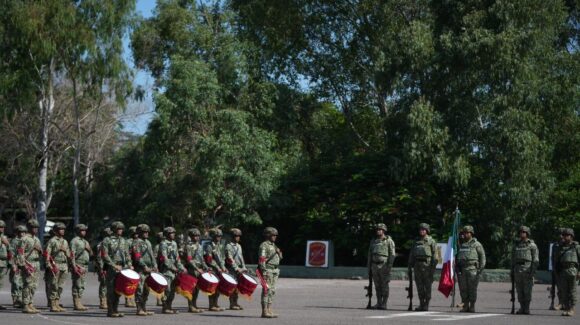 Nuevos grados, nuevas responsabilidades: Minerva Osuna acompaña ascensos militares en Mazatlán, Sinaloa