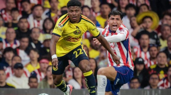 América y Chivas empatan en un Clásico Nacional de volteretas