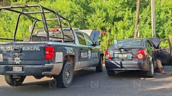 Choque entre patrulla de la Policía Municipal y automóvil deja tres heridos en Culiacán