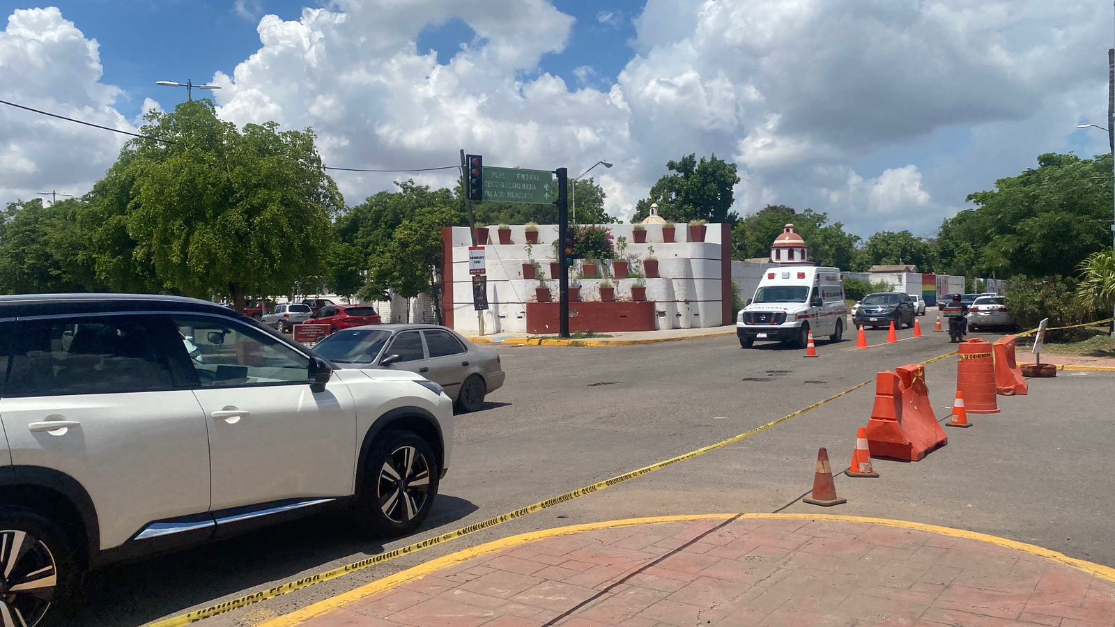 Cierre del bulevar Central por socavón en Guasave