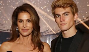 Fallece a los 27 años, Presley Gerber, hijo de Cindy Crawford; se encontraba en un centro de rehabilitación