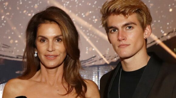 Fallece a los 27 años, Presley Gerber, hijo de Cindy Crawford; se encontraba en un centro de rehabilitación