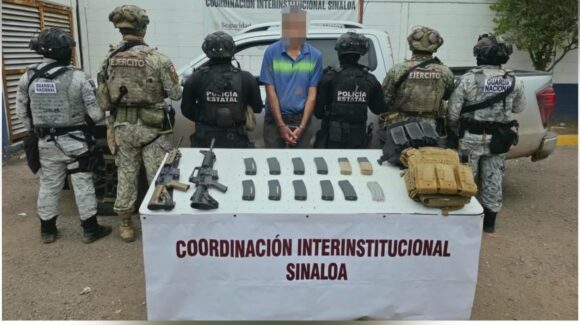 Arrestan a dos hombres tras ataque armado contra los GOES en la sindicatura de Costa Rica, al sur de Culiacán, Sinaloa