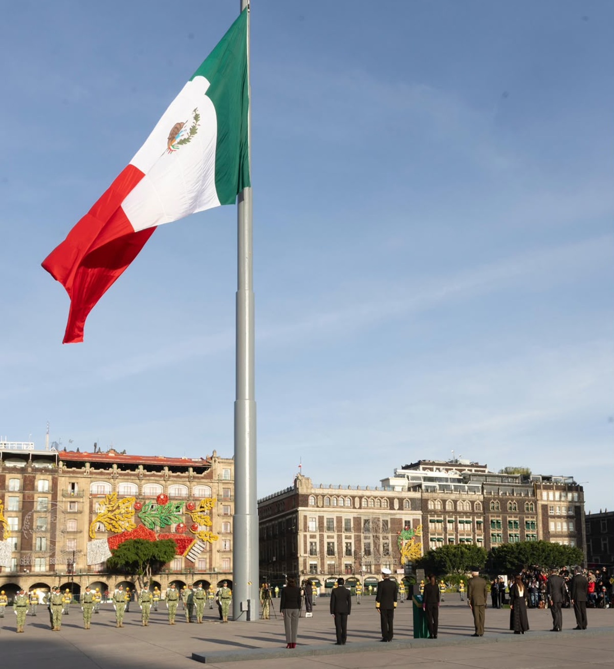 Claudia Sheinbaum en el izamiento de bandera por los sismos del 19 de septiembre