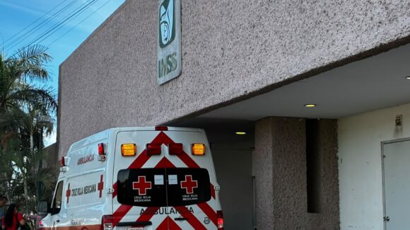 Mujer resulta lesionada tras ser arrollada por un vehículo en la carretera de El Maviri, Ahome, Sinaloa