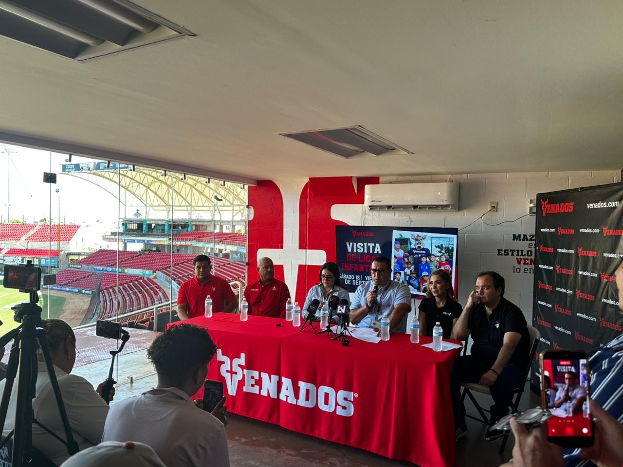 Directiva del Club Venados de Mazatlán en conferencia de prensa