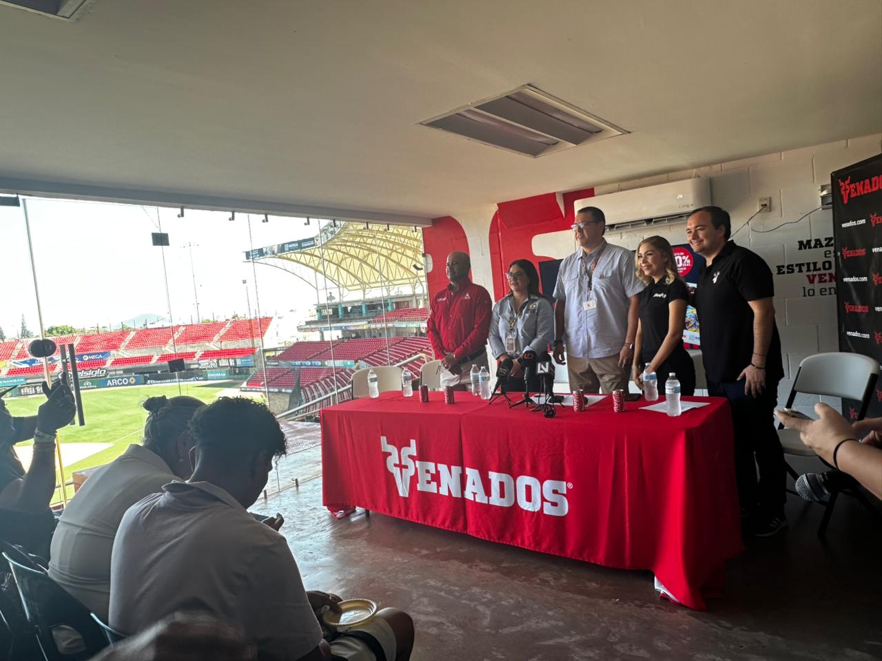 Directiva del Club Venados de Mazatlán en conferencia de prensa