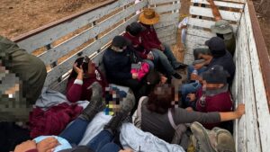 colectivo por las voces sin justicia continua su labor de buscar apoyo ciudadano camioneta