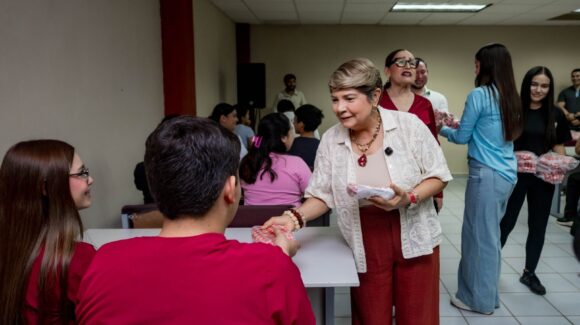 Lleva Comedor Móvil del IMJU desayunos a estudiantes de la UAdeO; entregan 20 mil al año en Guasave, Sinaloa