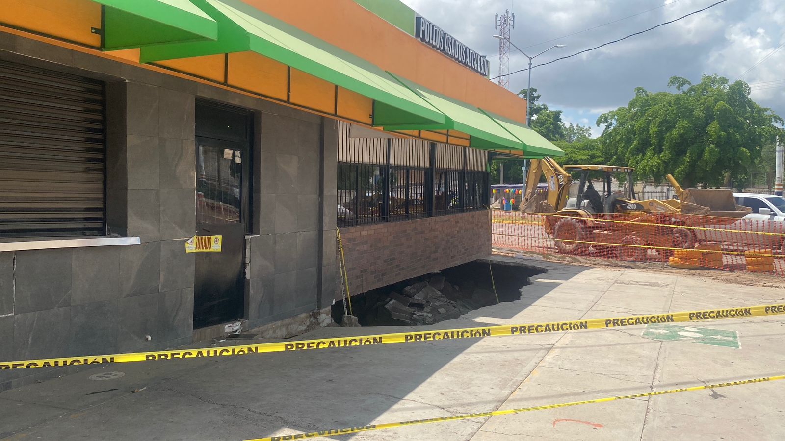 Socavón del bulevar Central de Guasave