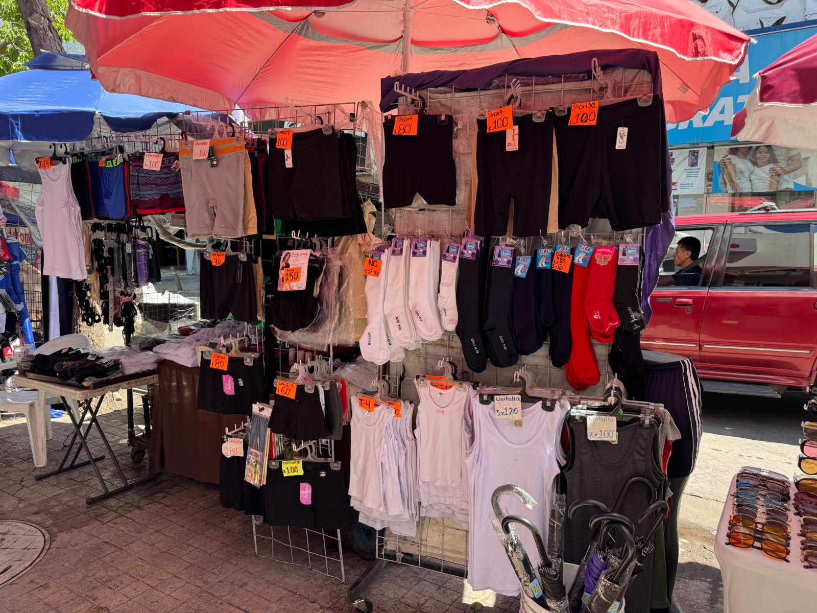 Bajas ventas durante arranque del ciclo escolar