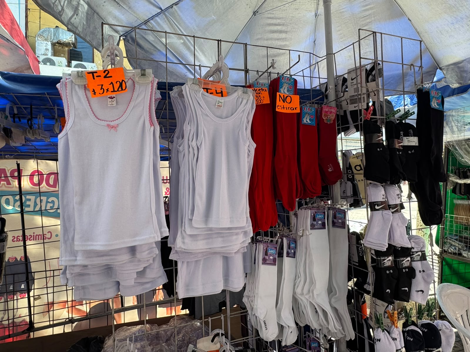 Bajas ventas durante arranque del ciclo escolar
